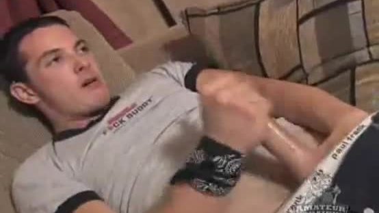 Se la mama a un hetero y se corre en la boca